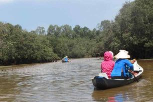 Quê tôi đẹp lắm những dòng sông