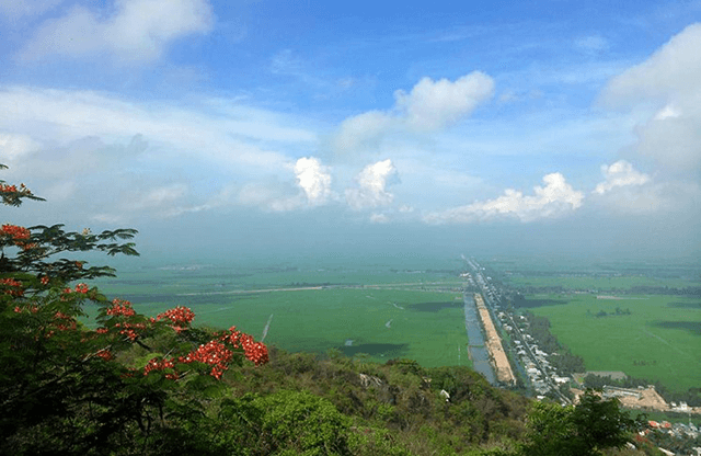 Kênh Vĩnh Tế trườn dài nơi biên giới Tây Nam bảo vệ bờ cõi.