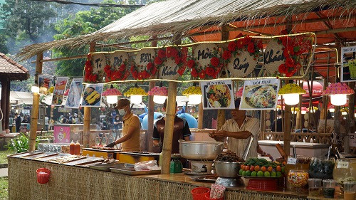 Những gian hàng ẩm thực ba miền phong phú và đa dạng