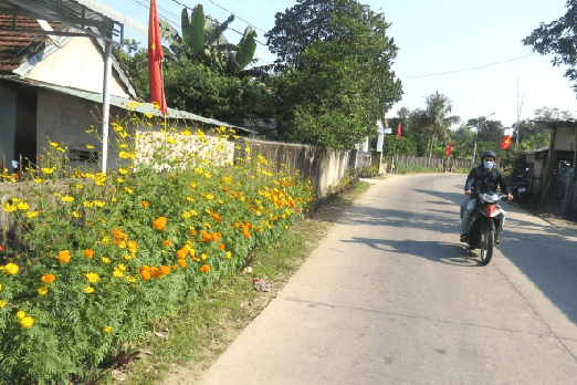 Đường vào thôn 9 hóc. Ảnh: MHN.