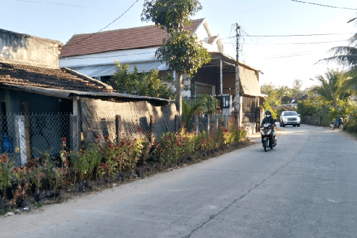 Đường vào thôn 9 hóc. Ảnh: MHN.