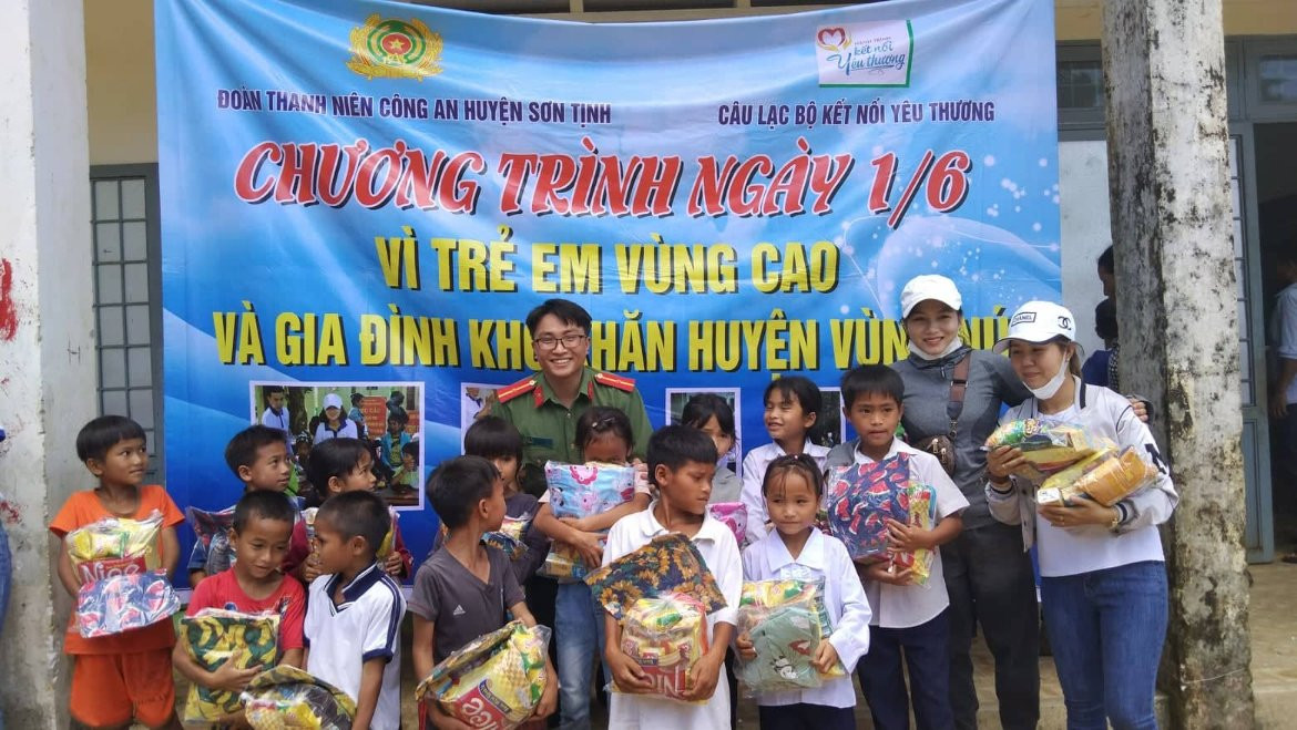 Trẻ em vùng cao huyện Trà Bồng (Quảng Ngãi) và những suất ăn trưa yêu thương