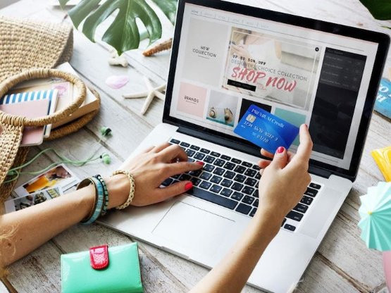 Báo cáo tiết lộ bán hàng online trên Facebook và TikTok