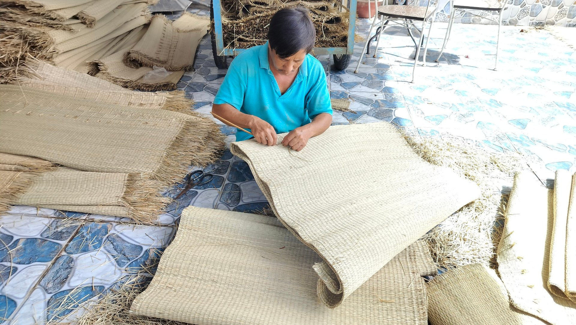 Nghề dệt chiếu ở làng Long Định 