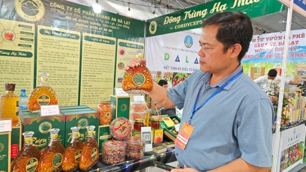 Nhiều sâm ngọc linh, đông trùng hạ thảo tại hội chợ nông nghiệp TP HCM - Ảnh 7.