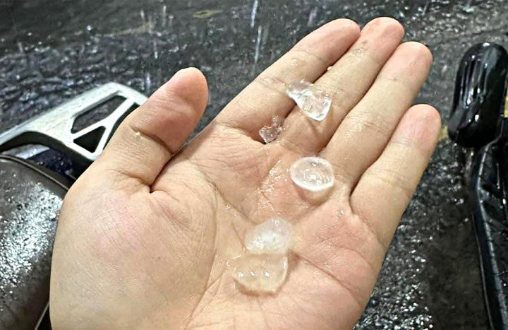 Xuất hiện mưa đá tại TP.HCM 