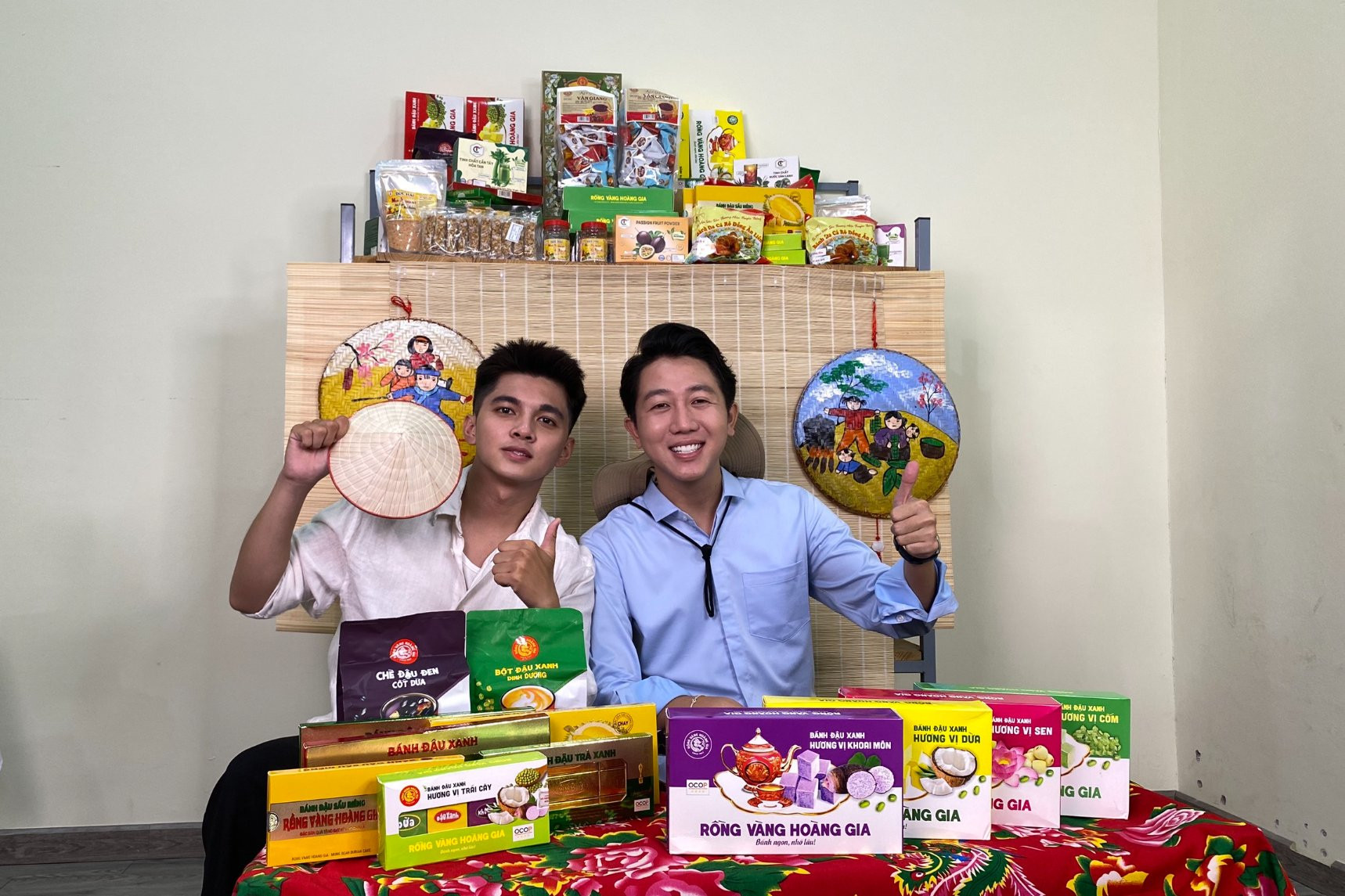 Chốt đơn bánh đậu xanh, bánh đa, kẹo lạc... qua livestream TikTok