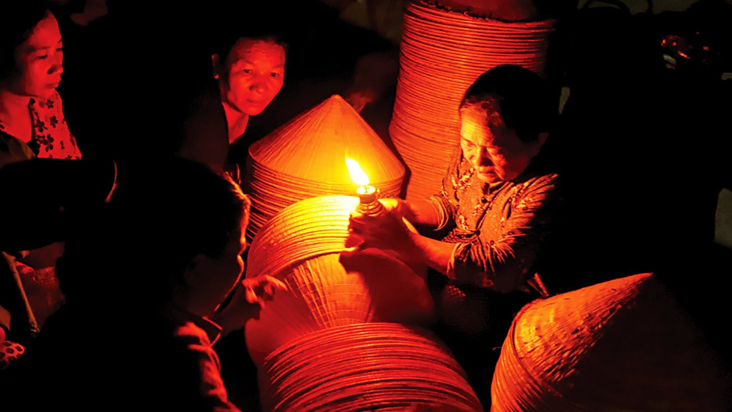 Lặng nghe phận nón