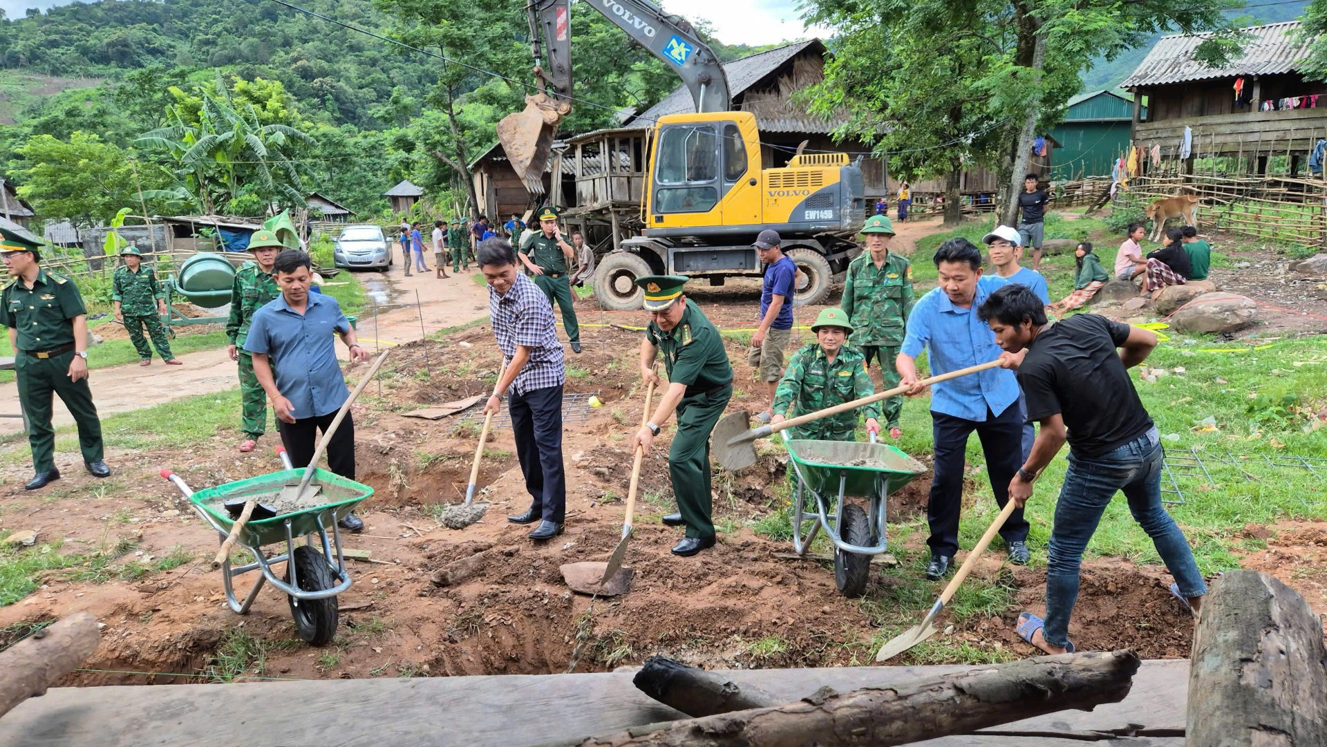 Khởi công xây dựng 156 mái ấm cho các hộ nghèo vùng biên tỉnh Quảng Bình