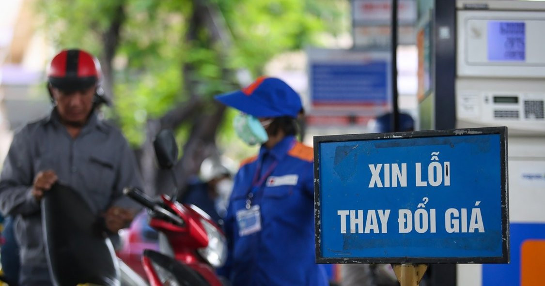 Tăng giá xăng dầu: Người dân gánh nặng, Quỹ bình ổn 'treo' 6.000 tỷ 
