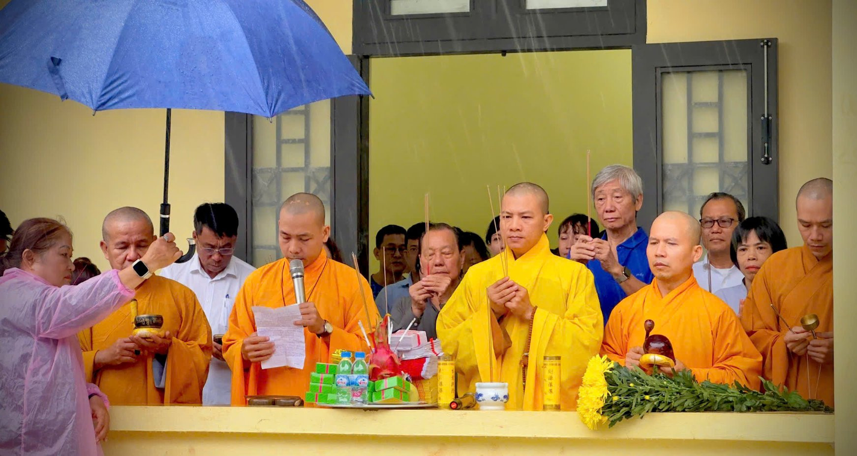 Rước vong linh liệt sĩ từ đất Lào: Họ đã về đất Việt trước cơn mưa