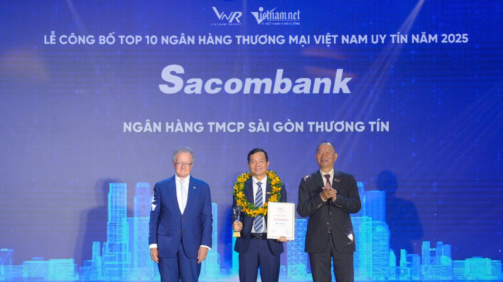 Sacombank vào Top 10 Ngân hàng Thương mại Việt Nam uy tín năm 2025