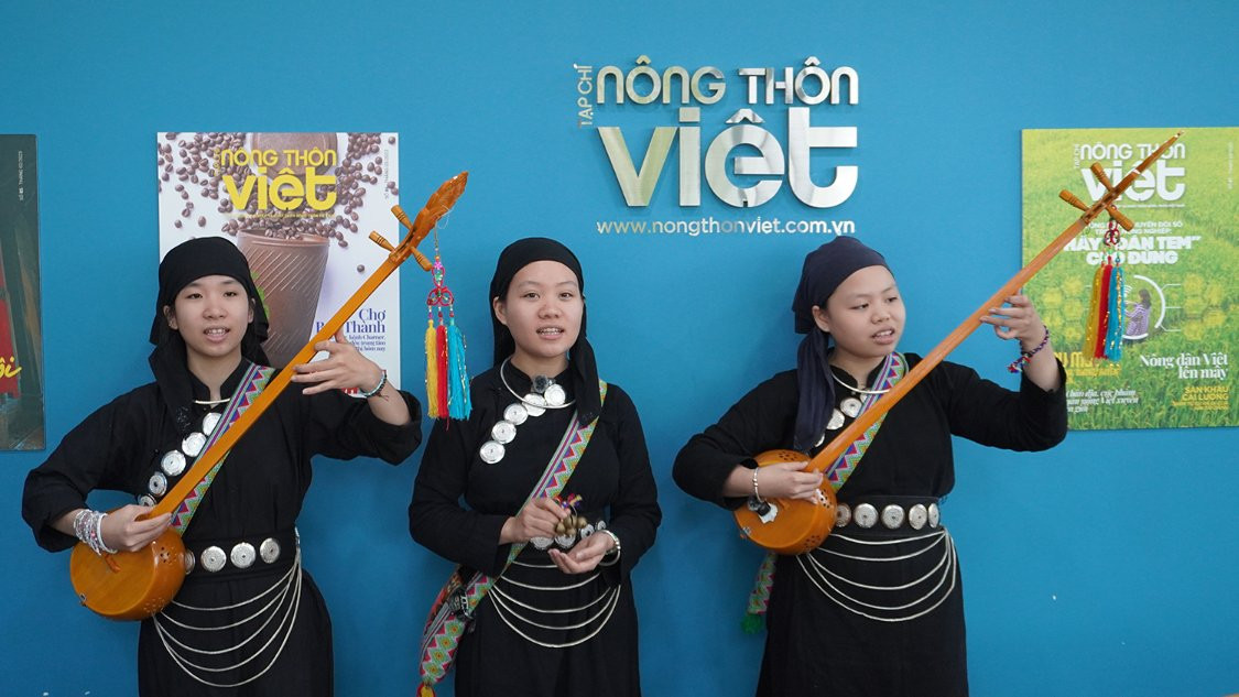 Hát Then ngân vang giữa lòng TP.HCM: Đoàn Thái Hải thăm Tạp chí Nông thôn Việt sau hành trình quảng bá du lịch cộng đồng 