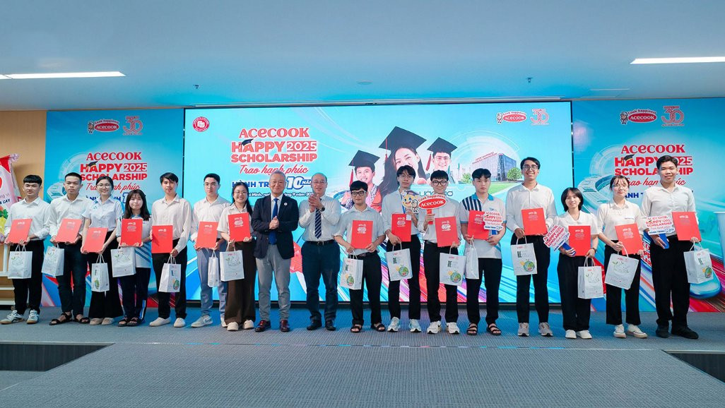 10 năm trao hạnh phúc: Acecook Việt Nam tiếp sức 2.286 sinh viên vượt khó