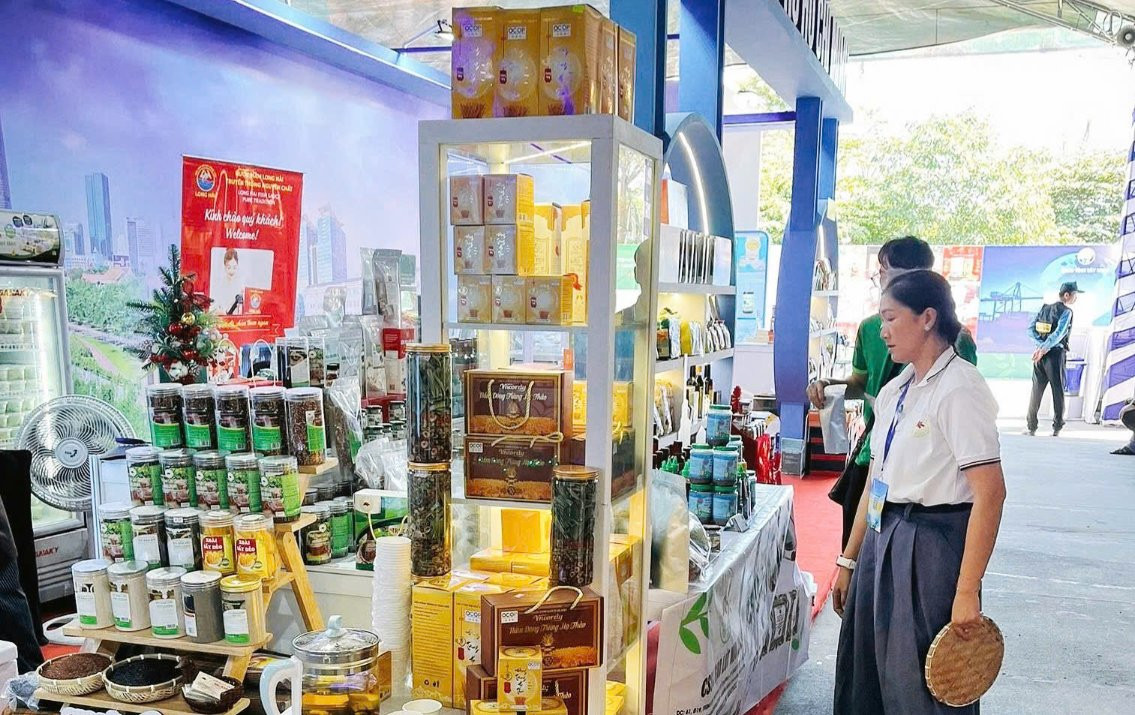 Đưa đặc sản vùng miền vào siêu thị bằng ‘kết nối trách nhiệm’ 