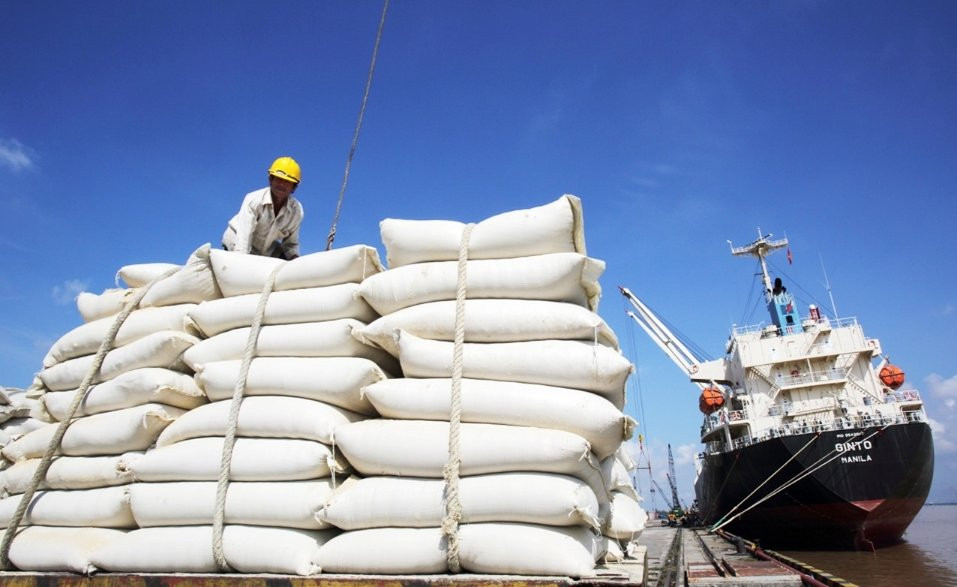 'Cửa sáng' cho xuất khẩu gạo đầu năm 2026: Philippines chính thức mở kho