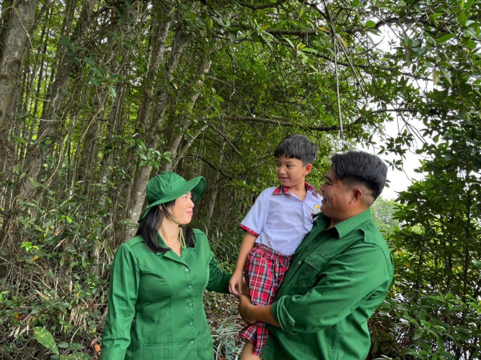 Đời cha trồng cây, đời con giữ rừng 