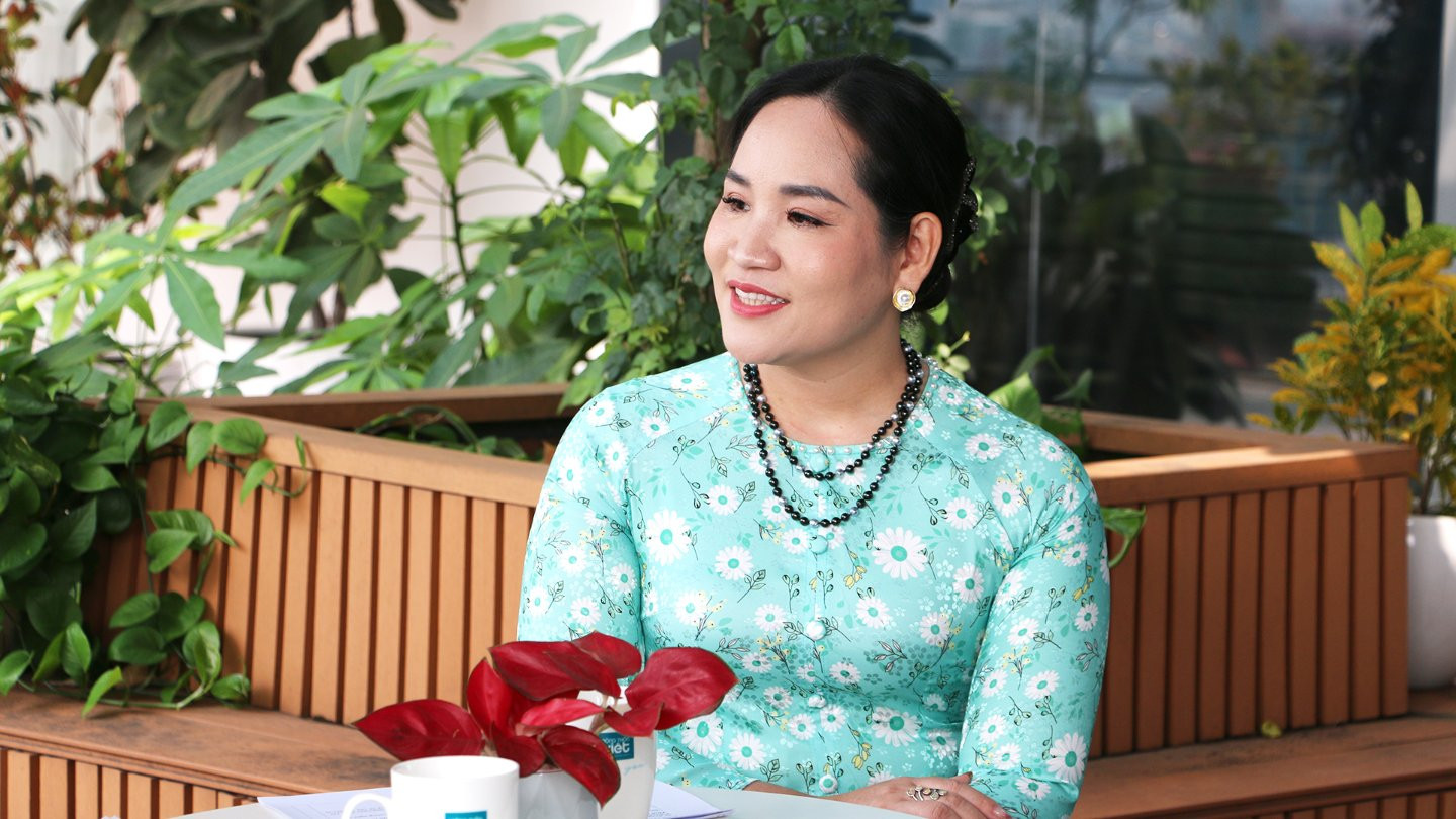 Ai đang gánh Tết?