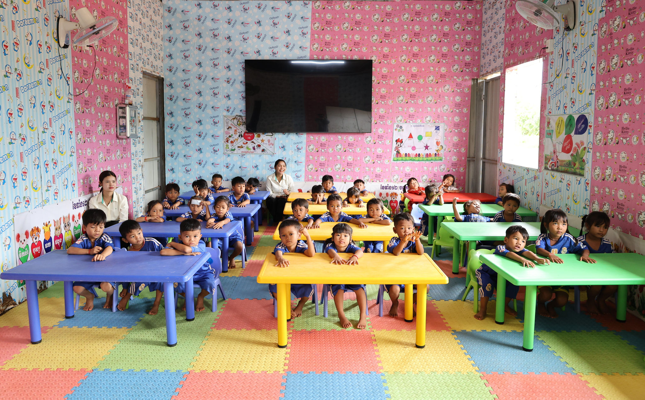11. Lớp mẫu giáo cho con em lao động Campuchia