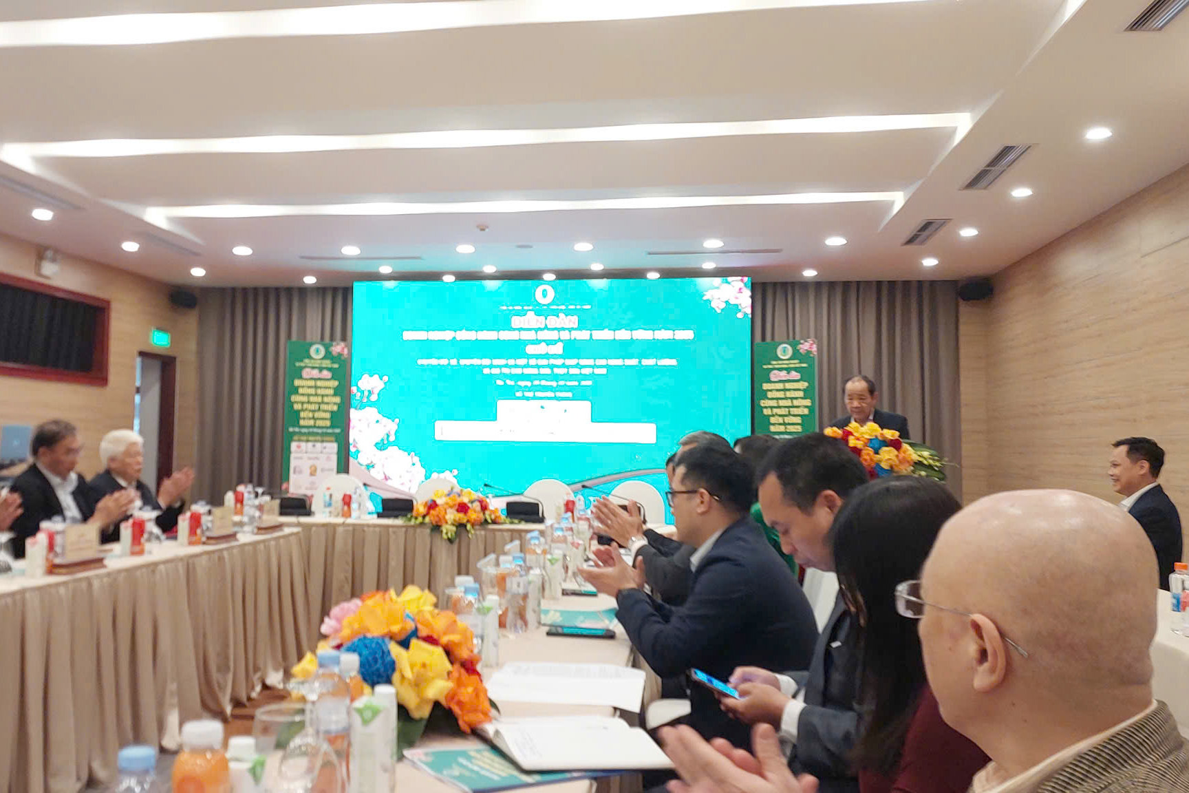 Diễn đàn 'Doanh nghiệp đồng hành cùng nhà nông và phát triển bền vững năm 2025'