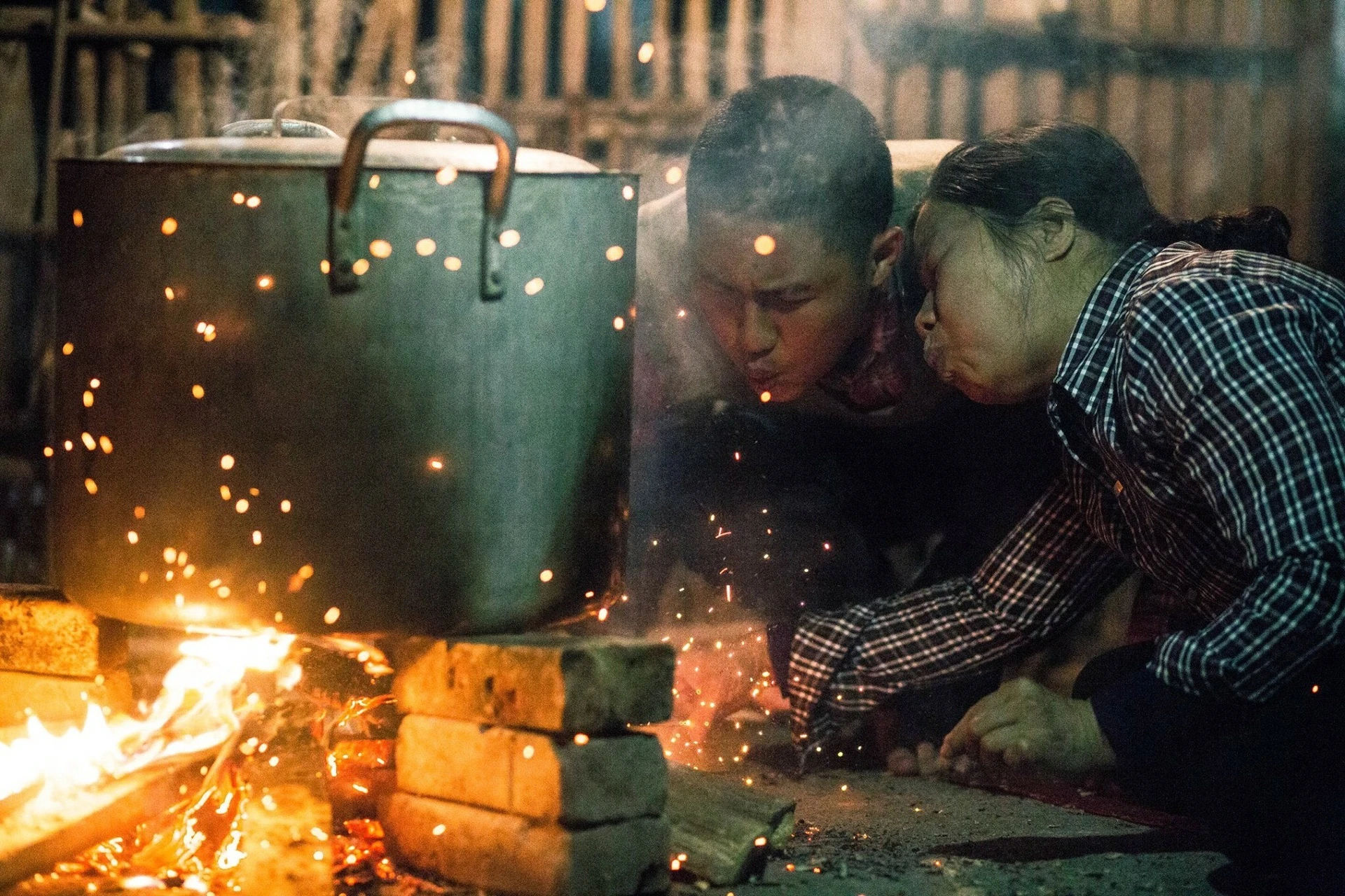 Ta về với mẹ ta thôi