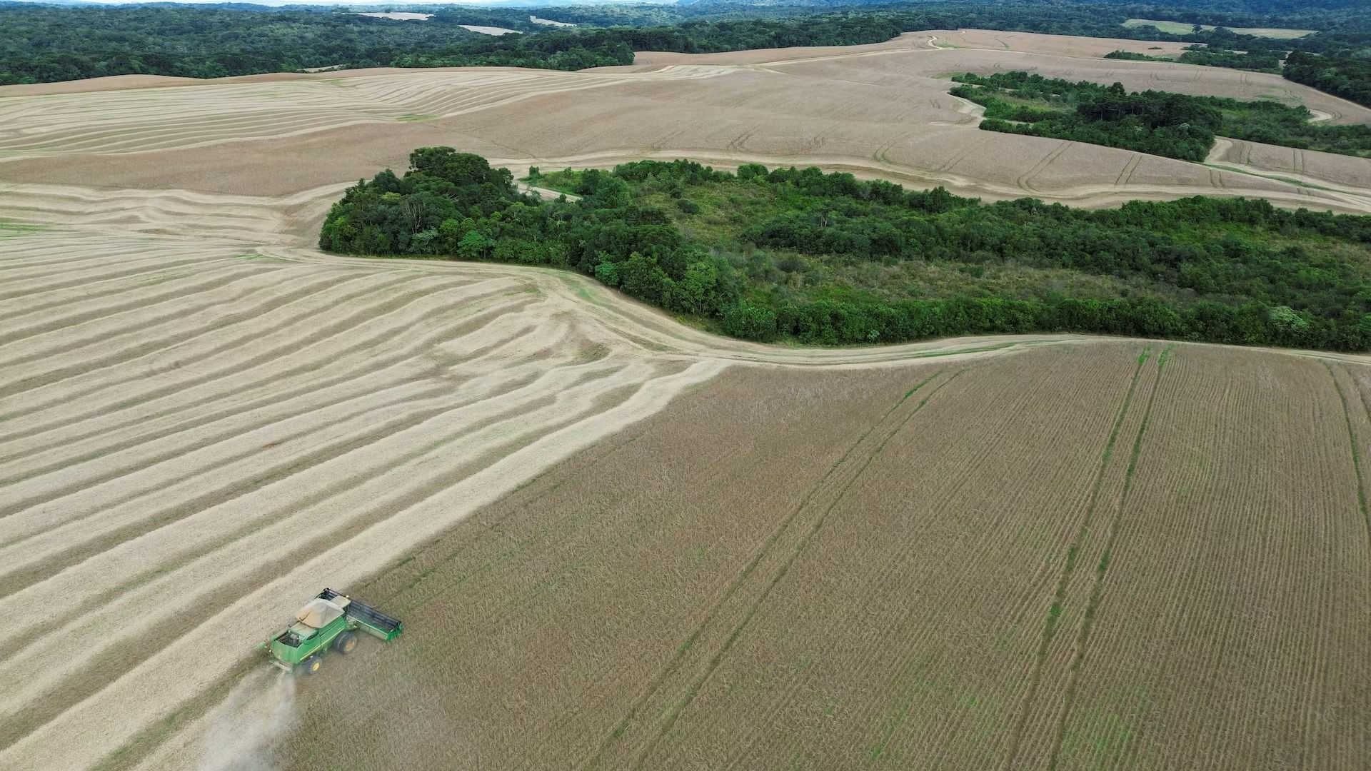soybeans-are-harvested-from-a-field-in-ponta-grossa_-parana-state_-brazil-april-25_-2023.-reuters.jpg