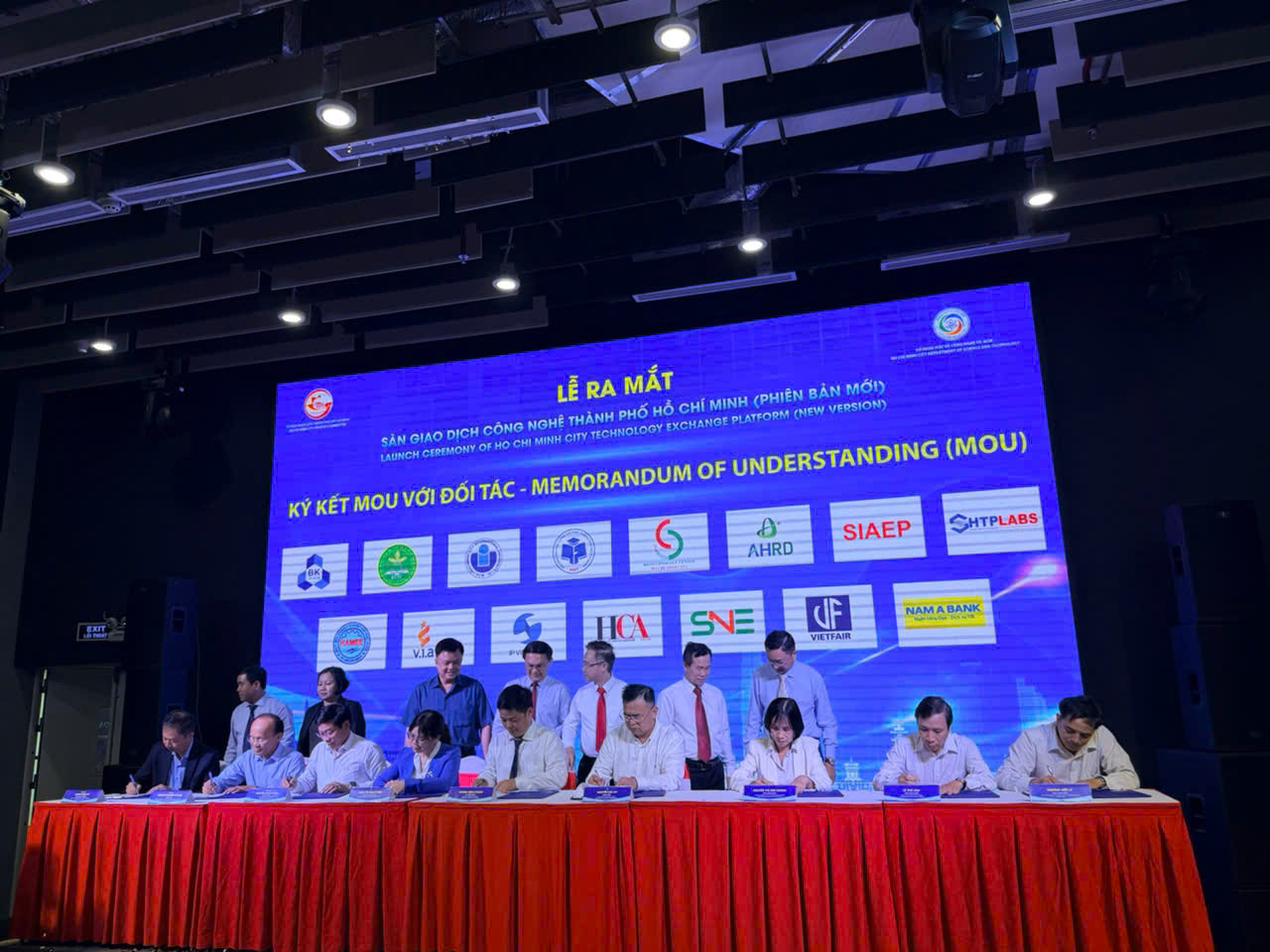 ra-mat-san-giao-dich-cong-nghe-tphcm-2.jpg