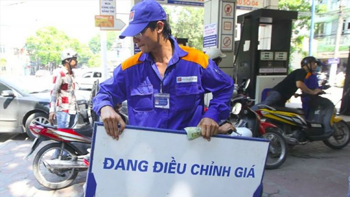 Xăng dầu tăng 15% mới điều chỉnh: 'Phanh' gấp chặn sốc giá 