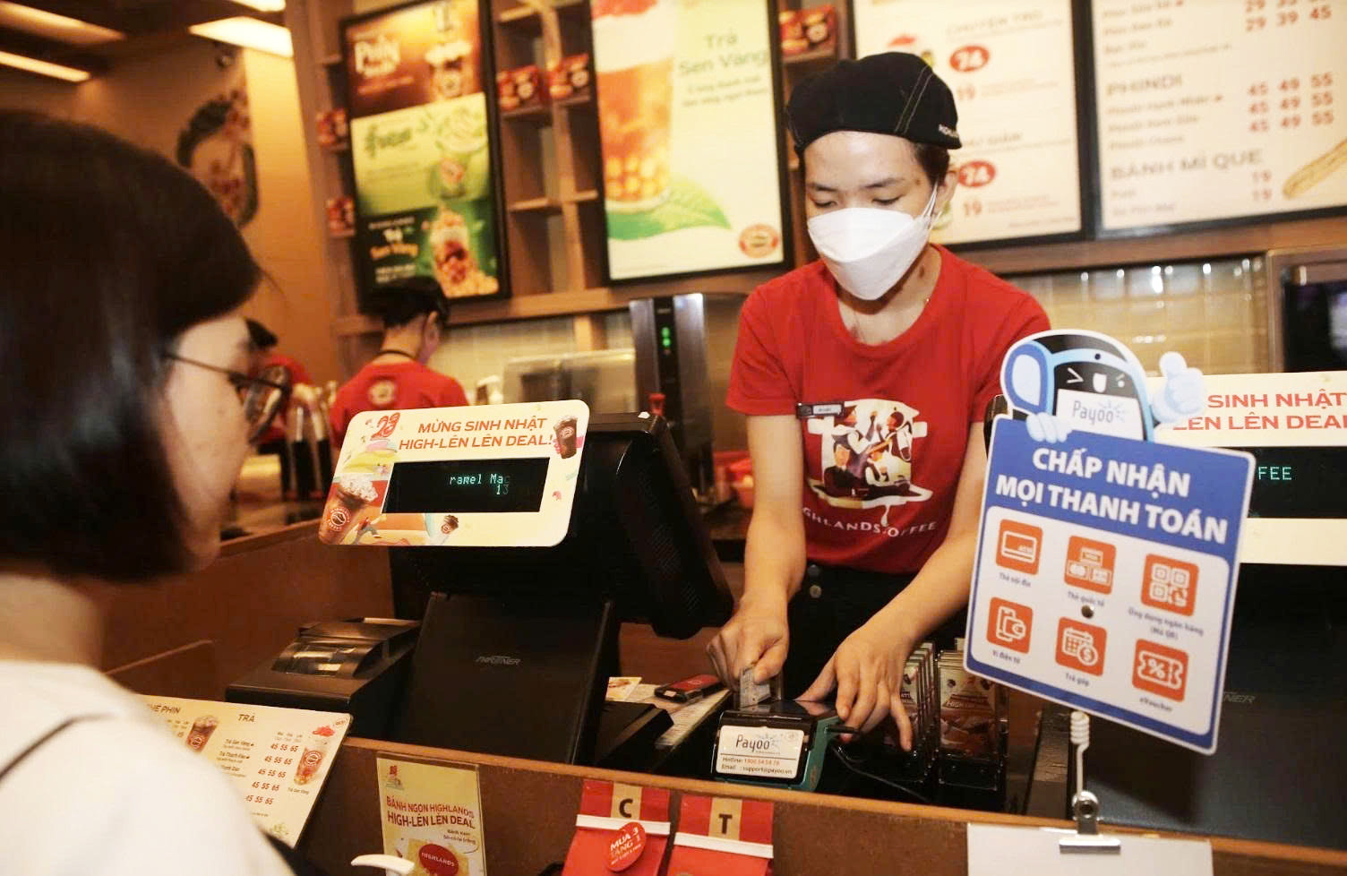 Đi chợ cũng quét QR: TPHCM đang tái định nghĩa trải nghiệm mua sắm