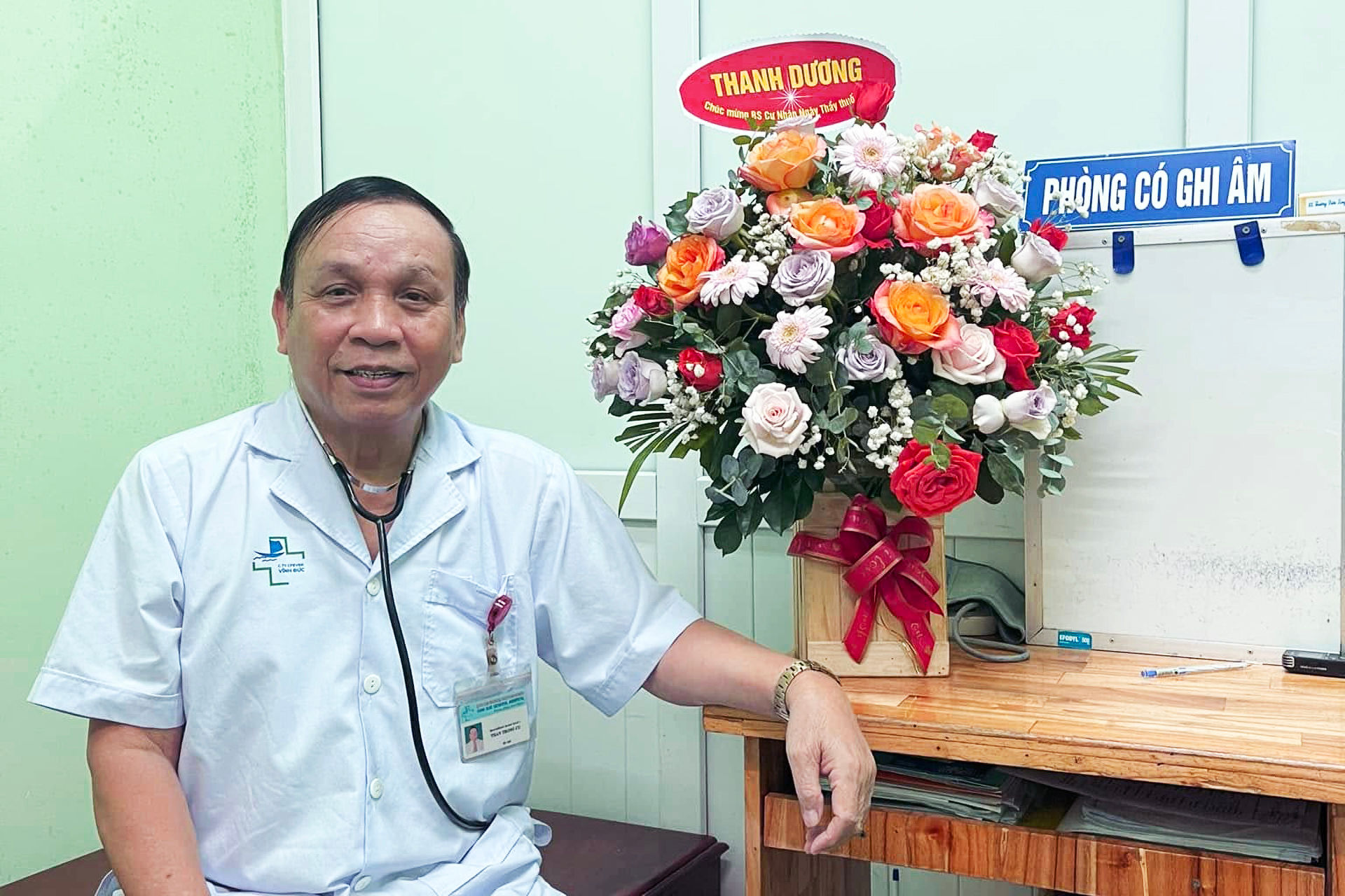 Bác sĩ Thân Trọng Cư vẫn công tác ở tuổi 76.