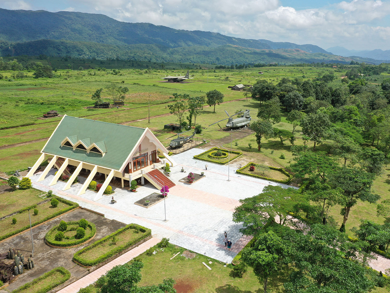 Tà Cơn, nơi quá khứ nằm lại trên đường băng 