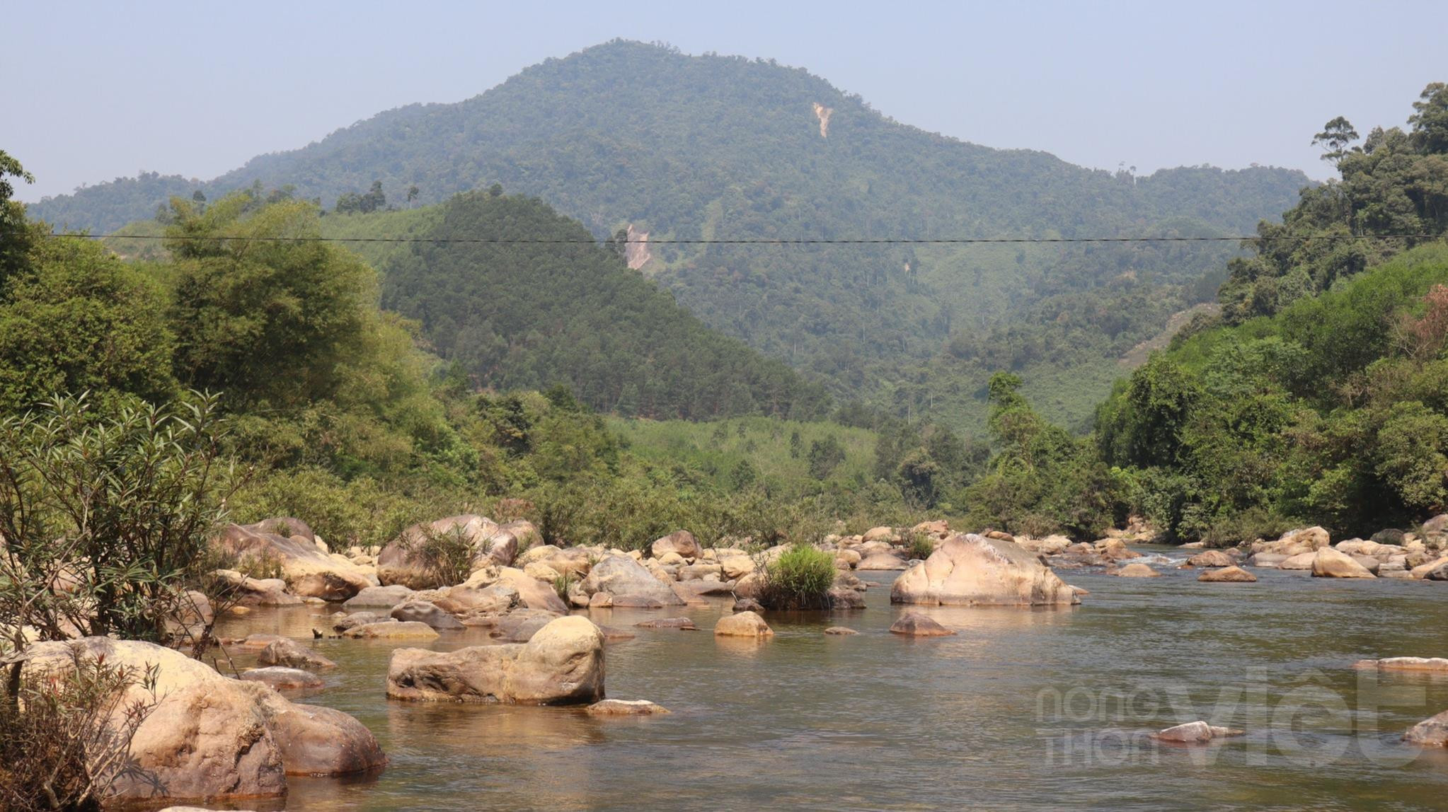 Khung cảnh thượng nguồn sông Cu Đê.