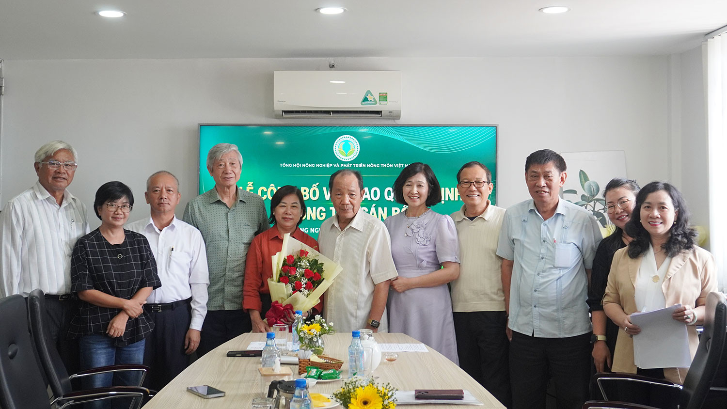 quoc-huong-1.jpg