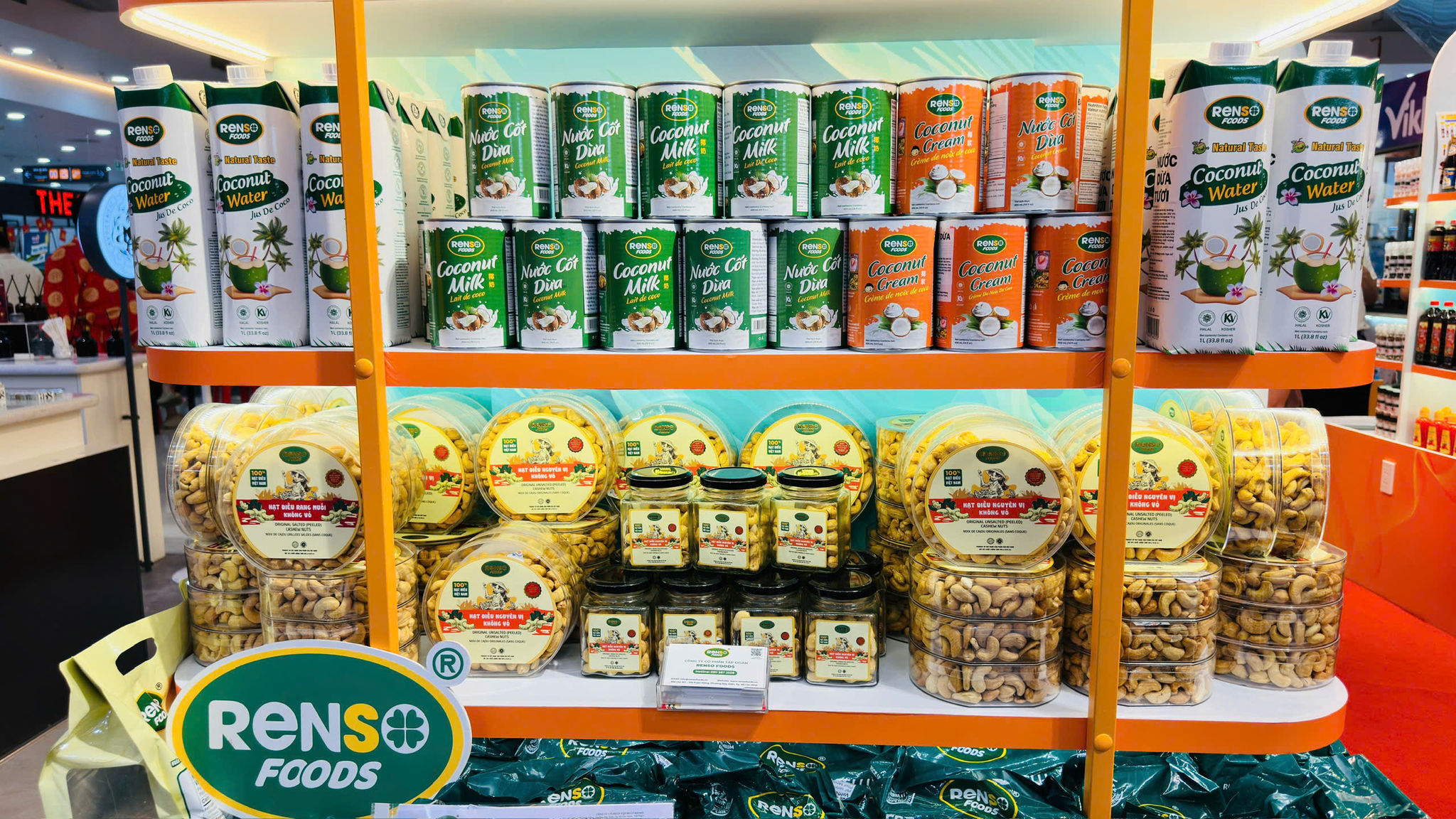 Tuần lễ kết nối giao thương SATRA 2026 trưng bày đa dạng sản phẩm từ nông sản, thực phẩm chế biến.