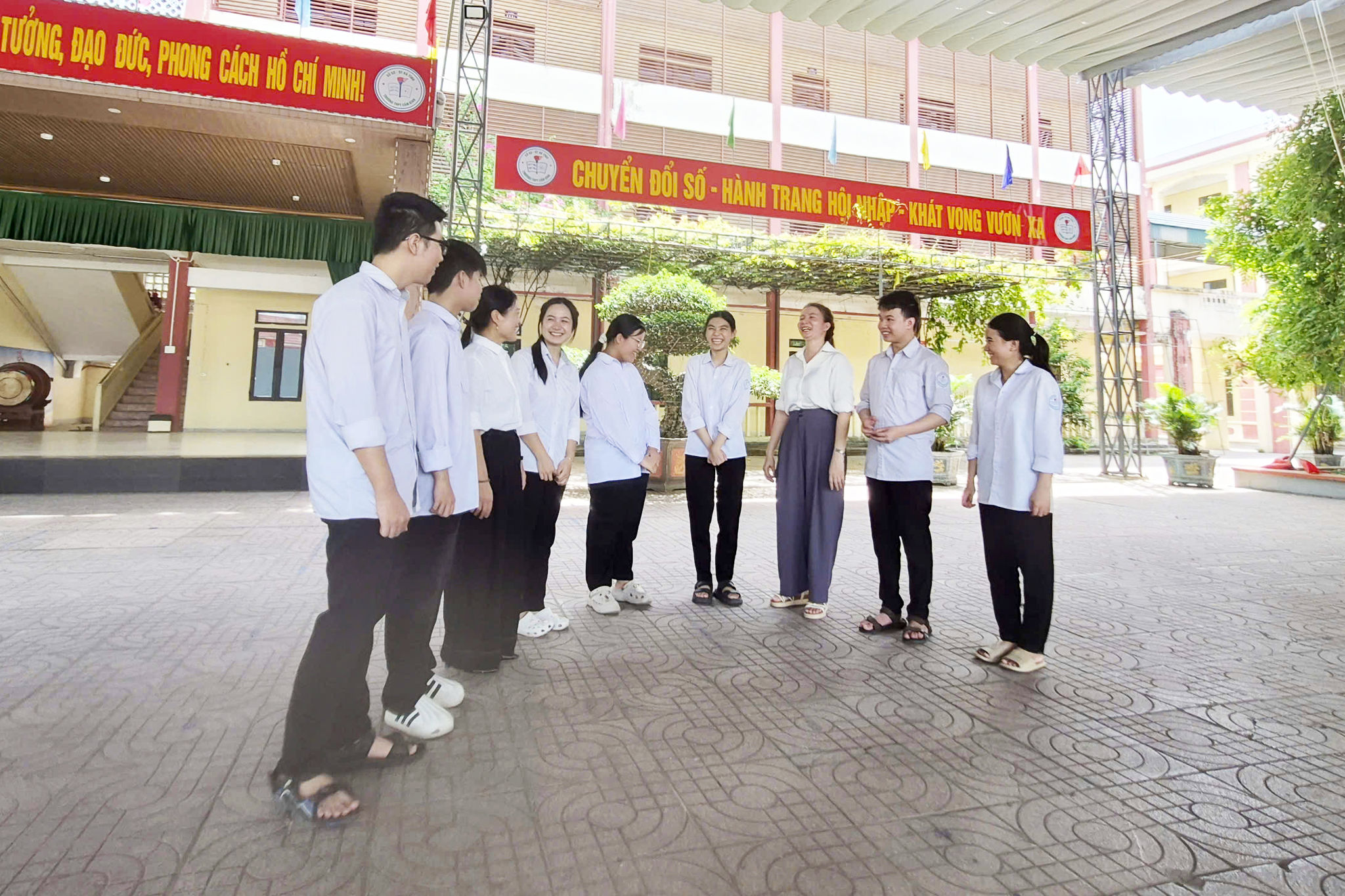 Lê Thị Hoài Thu thủ khoa khối B00 5