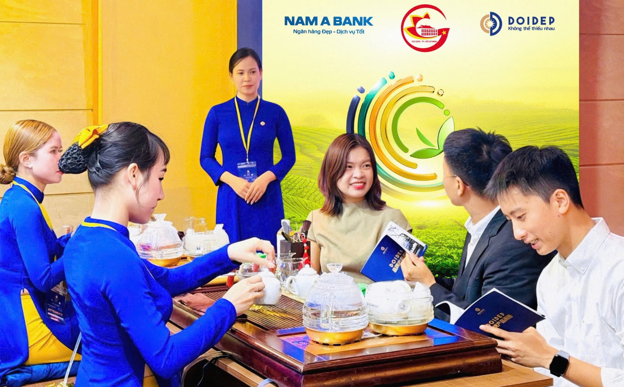 Quan khách thưởng thức trà DoiDep.