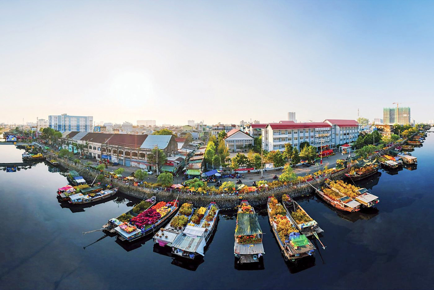 Chợ hoa bến Bình Đông