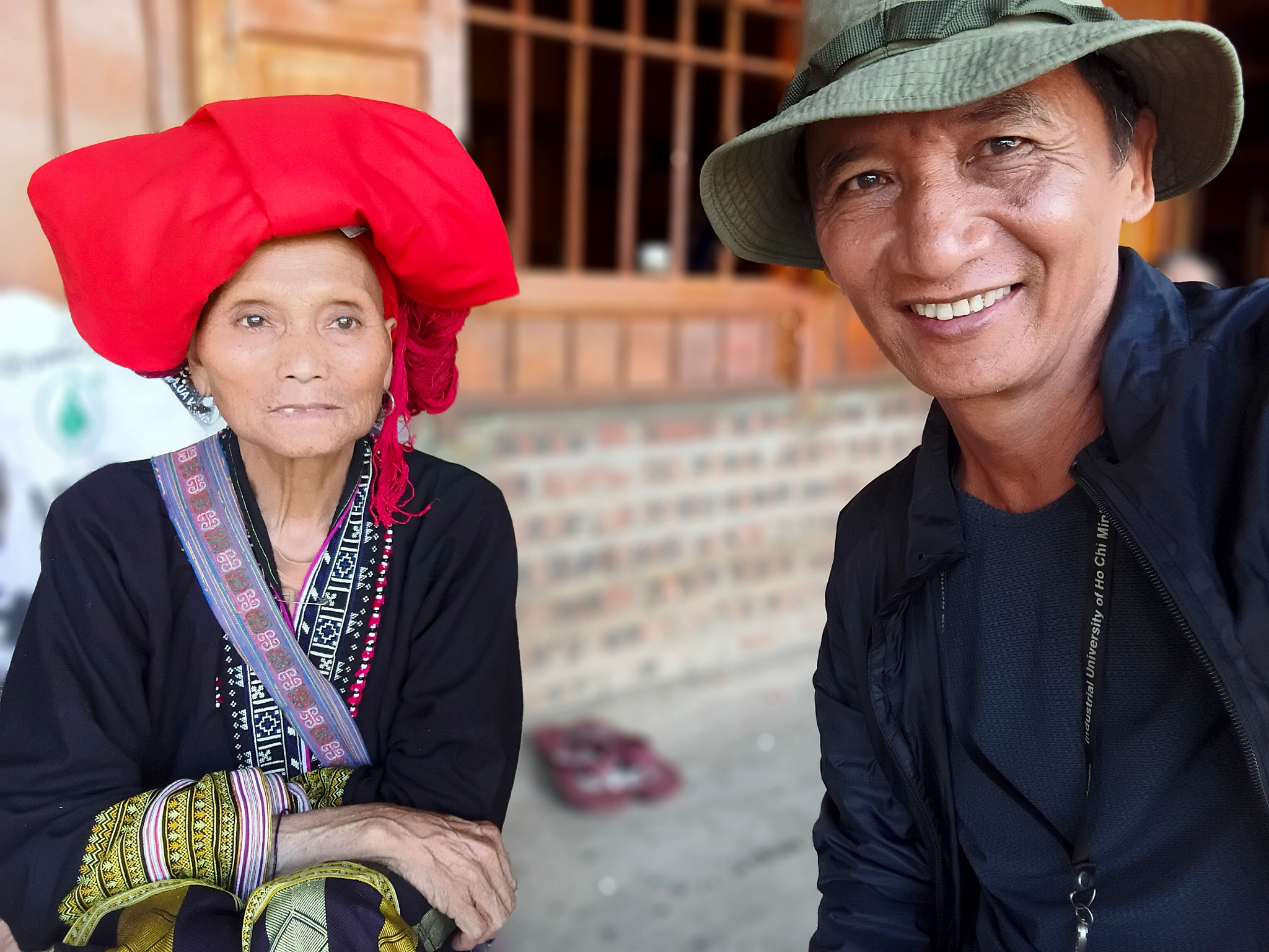 anh 10 tac gia doan nhan voi nguioi Dao Do o Lao Cai