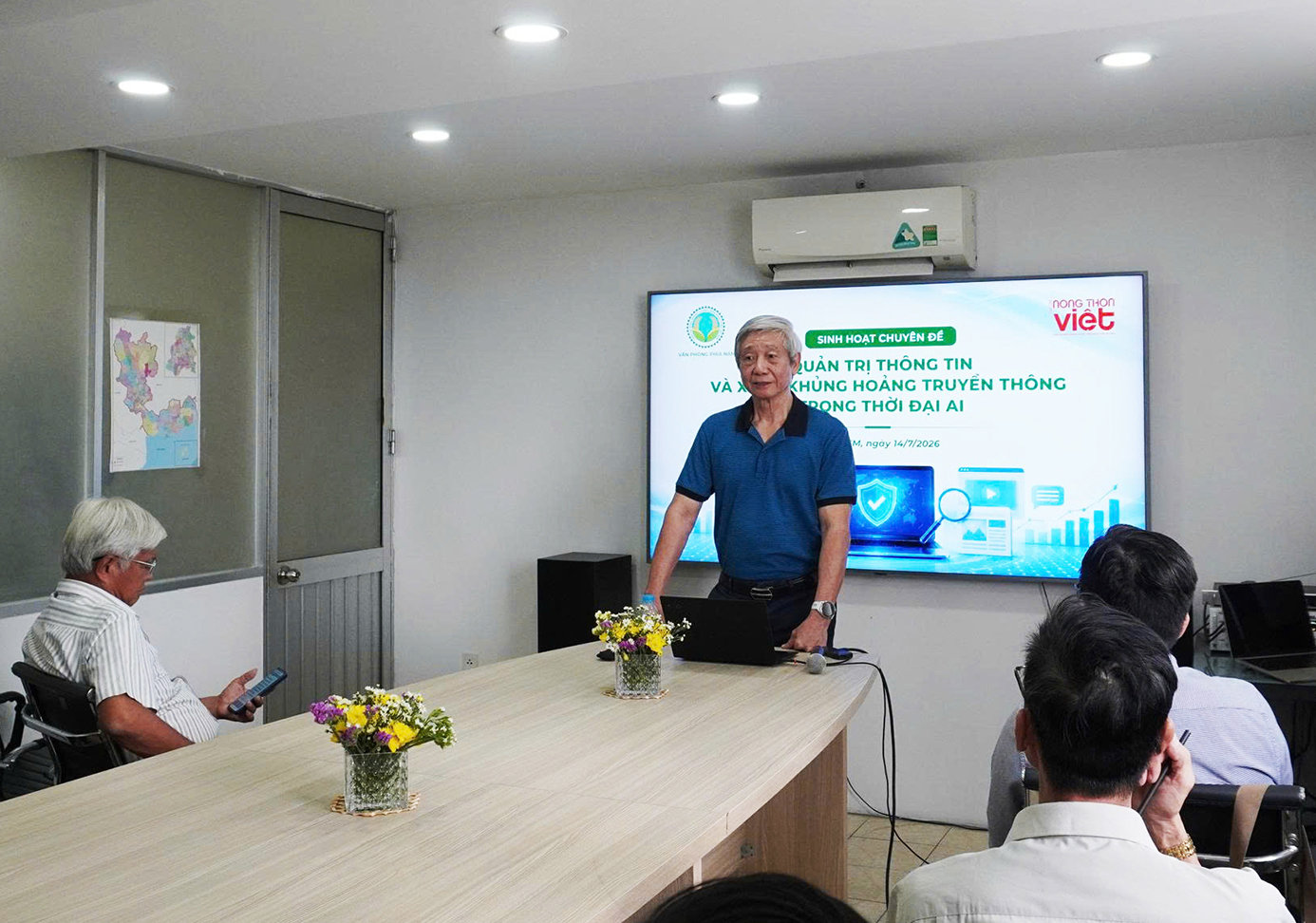 Ông Nguyễn Đức Quang - Phó chủ tịch phụ trách phía Nam, kiêm Trưởng Ban truyền thông Tổng hội NN&PTNT Việt Nam phát biểu tại buổi sinh hoạt chuyên đề.