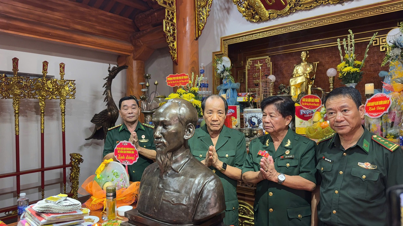 Tượng Bác 2
