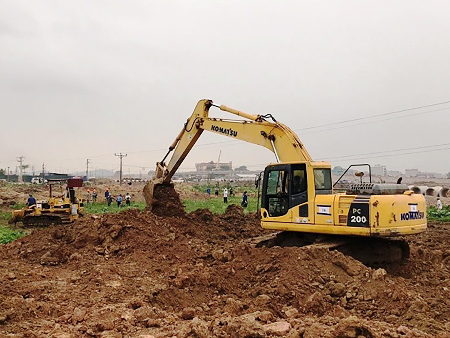 Nhà nước tiến hành thu hồi đất đối với phần diện tích còn lại của dự án, khi nhà đầu tư đã thỏa thuận được phần lớn diện tích, nhận được sự đồng thuận của đại đa số người sử dụng đất.