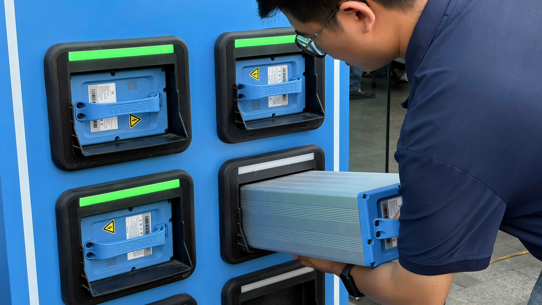 Đổi pin trong 2 phút, xe máy điện VinFast tự tin chinh phục mọi cung đường