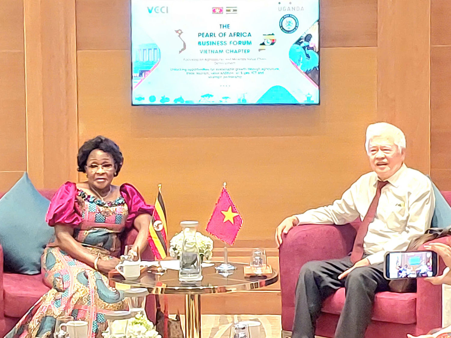 Việt Nam - Uganda mở hướng hợp tác từ cà phê, phân bón đến công nghệ nông nghiệp.
