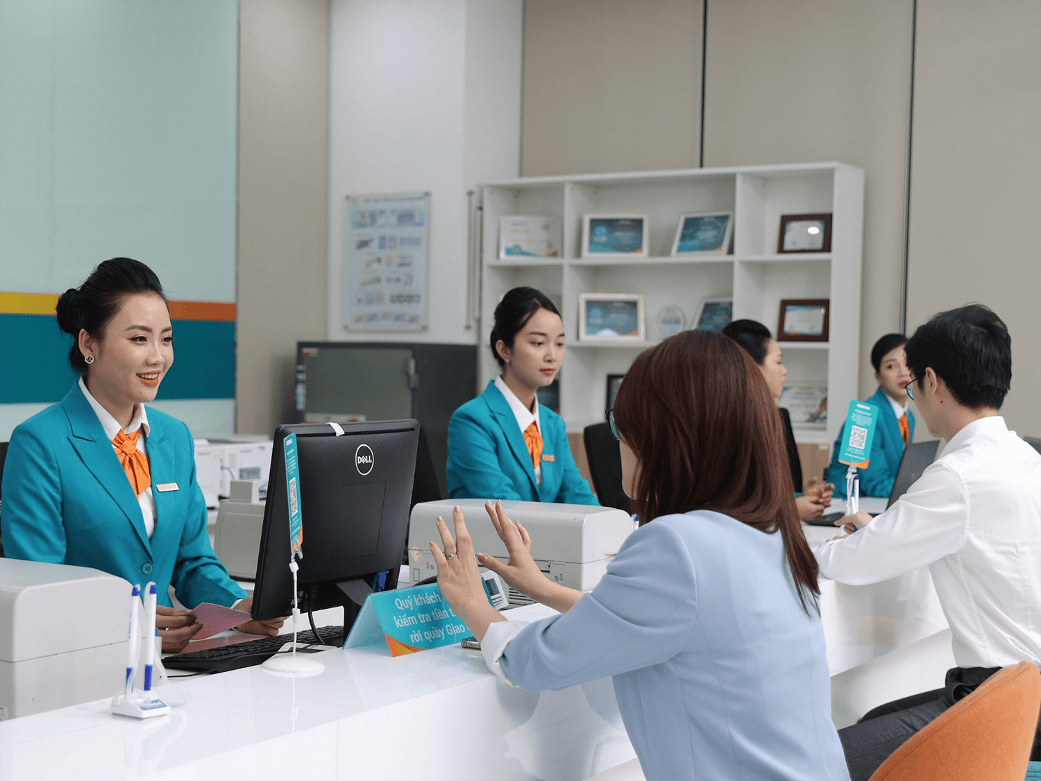 Tỷ lệ bao phủ sụt giảm trong khi khối nợ xấu phình to đang dần, làm suy giảm chất lượng tài sản và ảnh hưởng trực tiếp đến bức tranh lợi nhuận của các ngân hàng. TG: Minh Khuê.