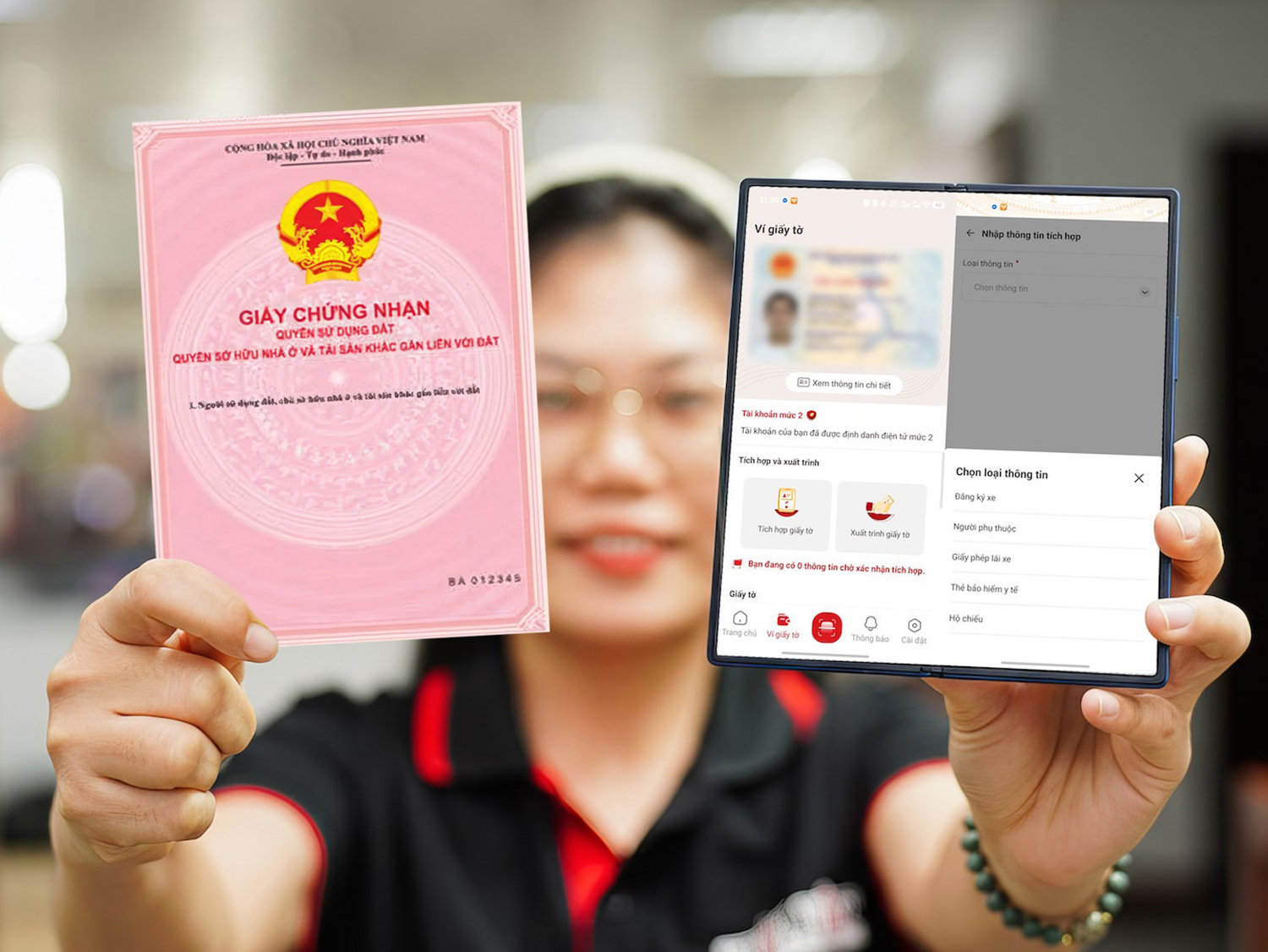 Theo Thông tư 117/2026 từ nay đến hết tháng 2/2027, người dân sở hữu tài khoản định danh điện tử mức độ 2 khi thực hiện giao dịch nhà đất sẽ được giảm 10% mức thu lệ phí trước bạ. Ảnh: PLO