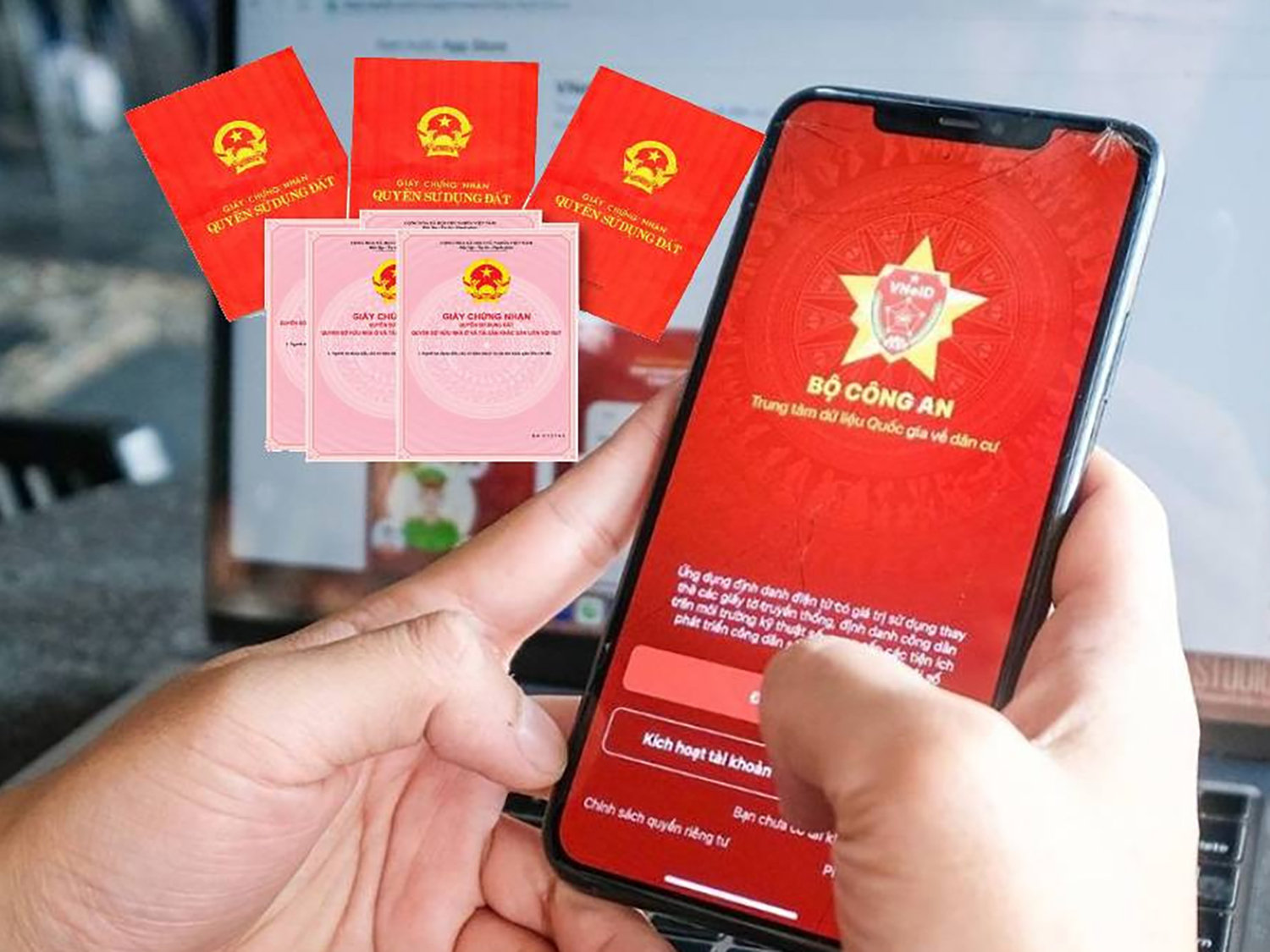 Thế nhưng, bước chuyển từ trang giấy truyền thống sang màn hình điện thoại chưa bao giờ là một con đường phẳng lặng. Ảnh: TTO