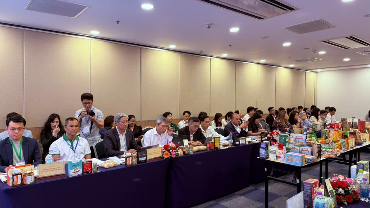 Các đại biểu tham dự diễn dàn