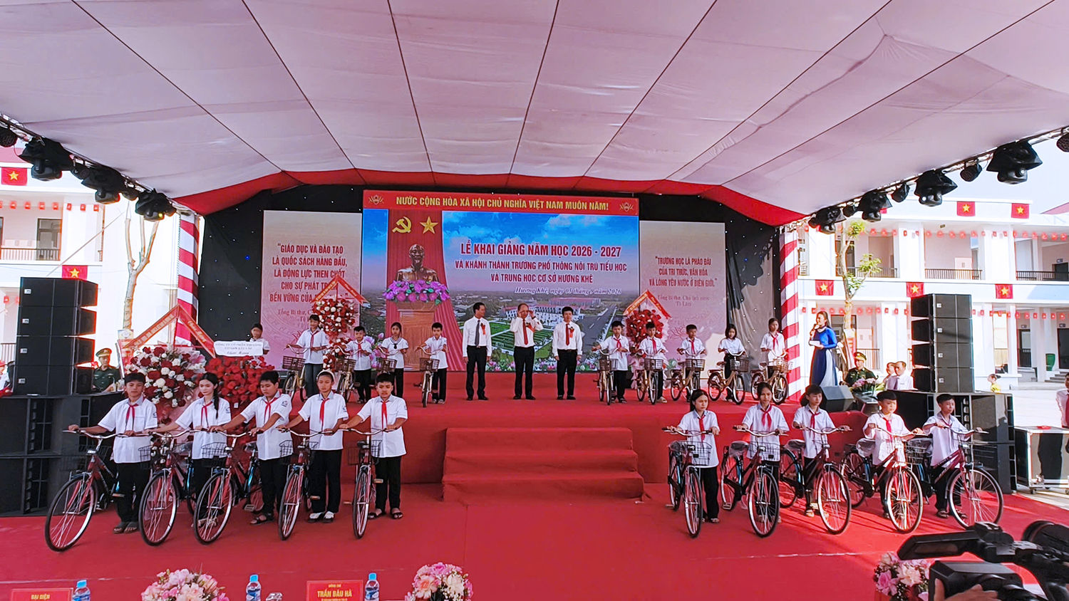 Các em học sinh ở điểm Trường Tiểu học Phú Gia (bản Phú Lâm, xã Hương Khê, Hà Tĩnh) đã được học trong ngôi trường khang trang, trang thiết bị đầy đủ.