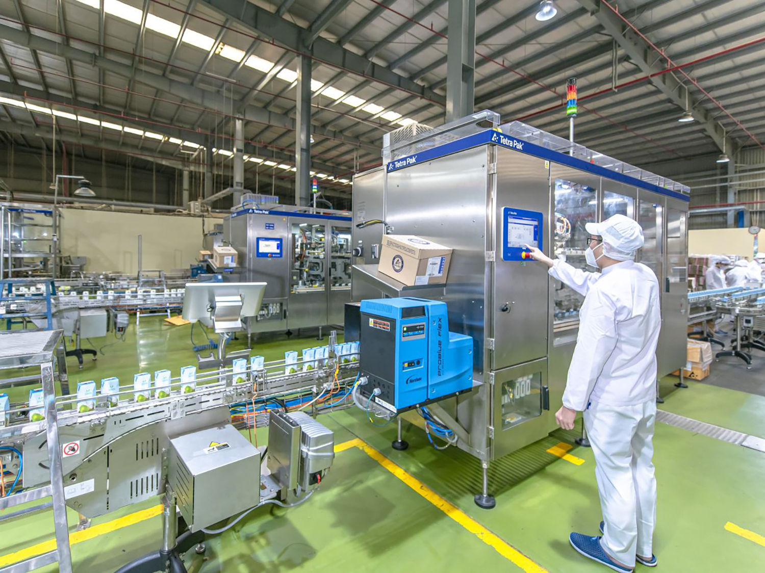 Hệ thống nhà máy chế biến dừa của AIG được ứng dụng công nghệ và trang thiết bị tiên tiến, góp phần phát triển lợi thế của thủ phủ dừa Vĩnh Long. Ảnh: BCP