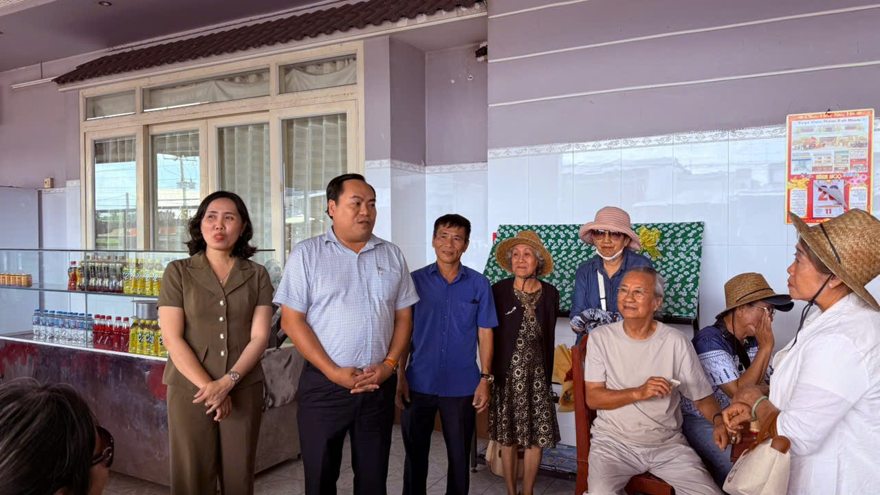 luan-canh-lua-au-o-lap-vo-dong-thap-3.jpg
